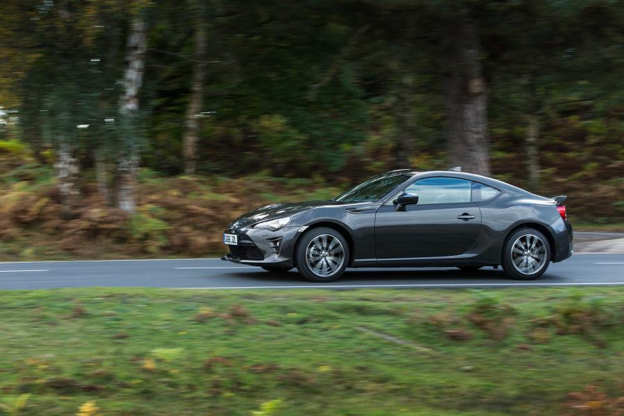  Toyota GT 86 2016 года  (UK) (фото 14 из 31)
